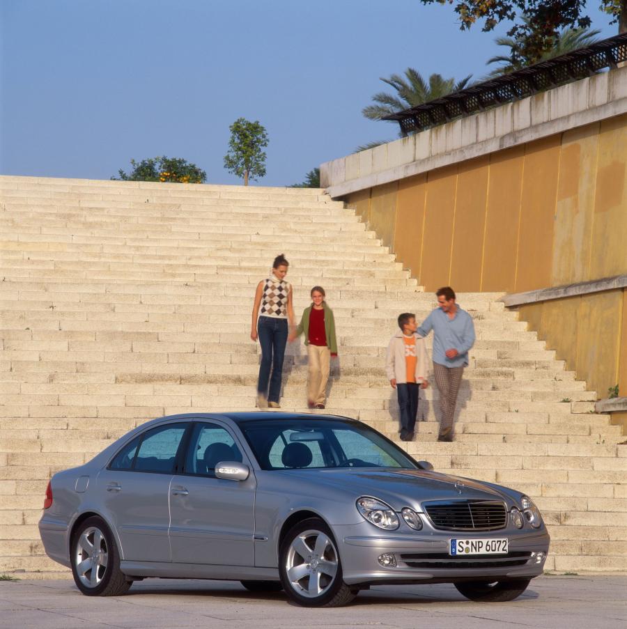  Mercedes-Benz E-Class 2002 года  (фото 366 из 448)